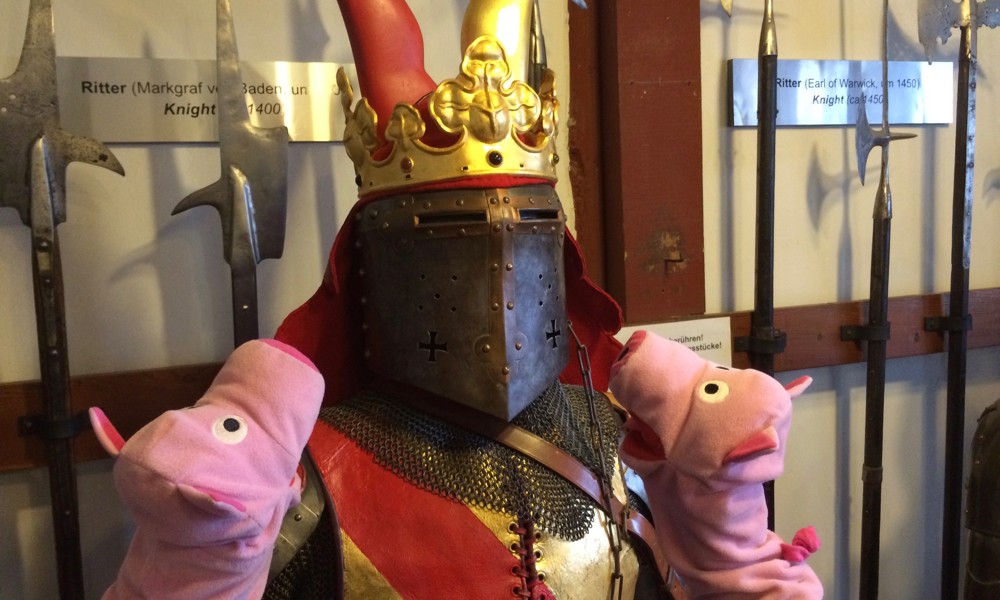 Hofnarr mit Rüstung. 