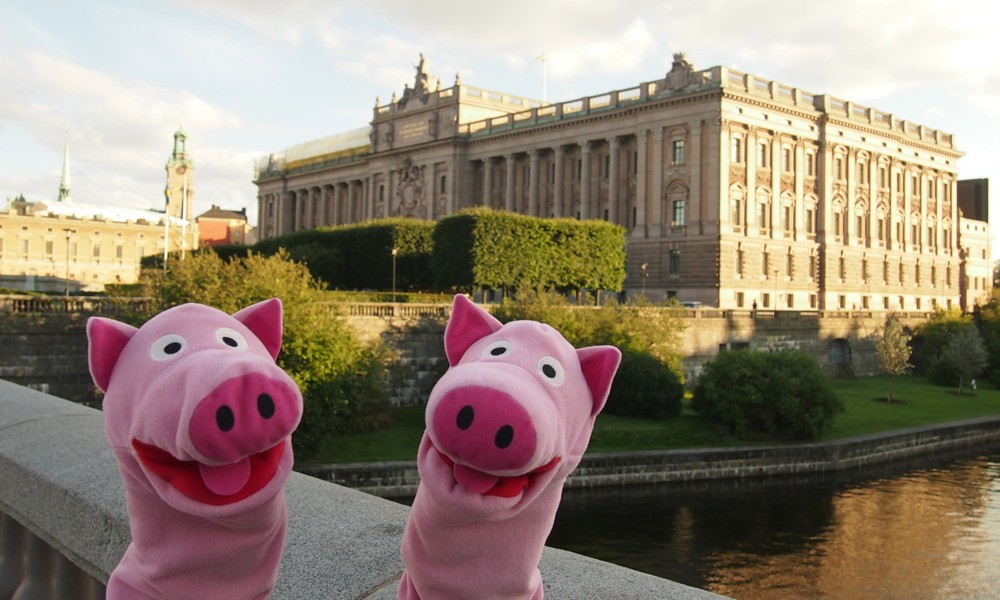 Das ist mal repräsentativ: Der Reichstag mit wesentlich mehr Schnörkeln als beim deutschen Pendant. 