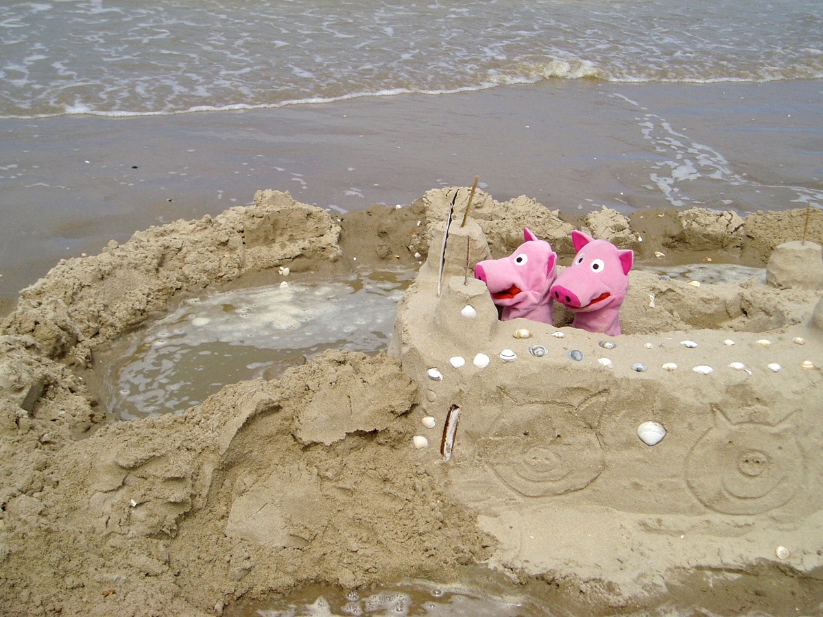 Die Evakuierung von Burg Schwein erfolgt über eine hastig aufgeschüttete Rampe. 