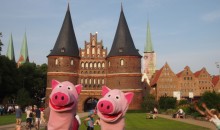 Die Reise ging dieses Mal durch Lübeck, am Holstentor vorbei. 